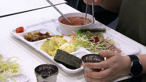 "점심 먹기 무서워요"&hellip;발길 돌리는 학생들