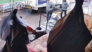 경찰, '캐리어 시신' 유기 20대 부부 구속영장 신청