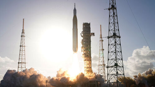 미 동부시간 1일 오후 6시 35분 발사된 유인 탐사선 아르테미스 2호 (사진=AP, 연합뉴스)