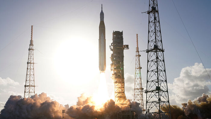 미 동부시간 1일 오후 6시 35분 발사된 유인 탐사선 아르테미스 2호 (사진=AP, 연합뉴스)