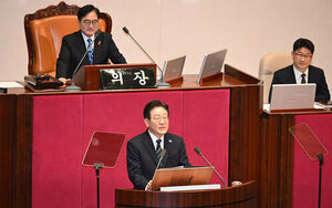 이 대통령 "이번 위기는 소나기 아닌 폭풍우&hellip;매점&middot;매석 무관용"