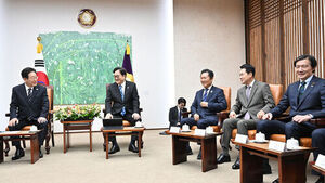 이 대통령 "개헌, 이번 기회에 할 수 있는 범위 내 하면 좋겠다"