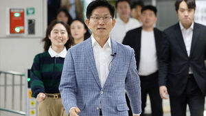 검찰 '대선 예비후보 명함' 돌린 김문수에 벌금 100만 원 구형