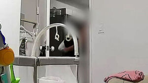 아이 안은 며느리 '퍽퍽'&hellip;"시아버지가 경찰이라 묵살"