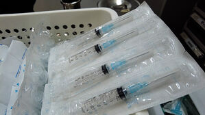 주사기&middot;약 봉투 '부족'&hellip;"의료 현장, 심각한 수준"