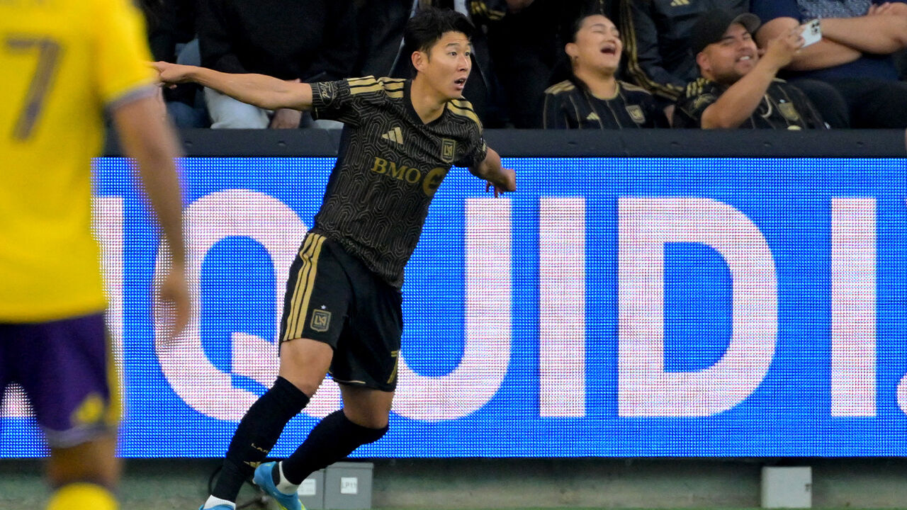 손흥민, 전반에만 4도움 진기록…시즌 11도움 리그 선두