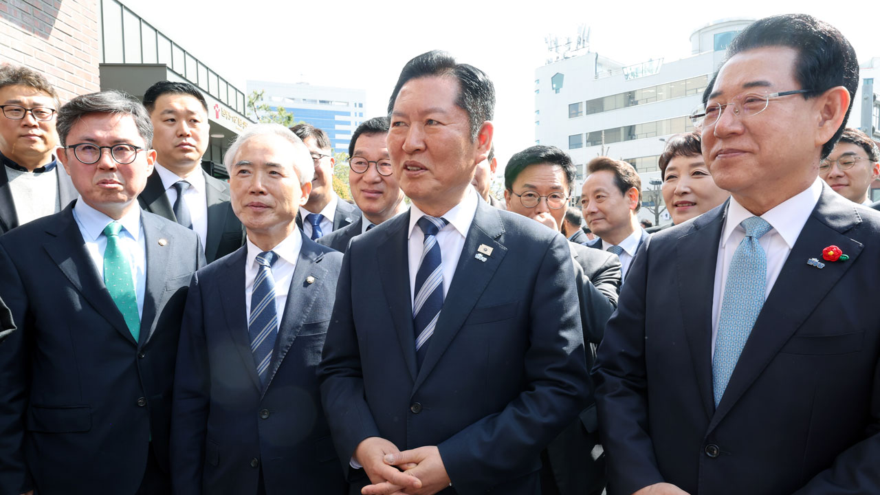 광주 찾은 정청래, 국힘 겨냥  5·18 헌법 수록 반대는 전두환 찬양 
