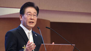 이 대통령, 식목일 맞아 청와대에 묘목 심어&hellip;어제 안동 찾아 성묘