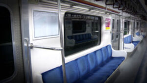 "나 못 내렸어" 청량리역 지하철 문 강제로 열고 '뚜벅뚜벅'