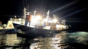 강릉 주문진 앞바다서 8명 탑승한 어선 침수&hellip;전원 구조