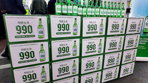 '동네슈퍼 전용' 990원 소주 출시&hellip;한정 공급