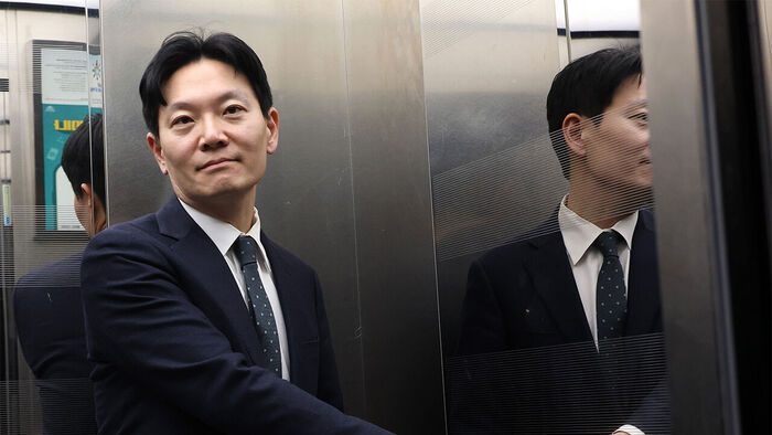 박상용 인천지방검찰청 부부장검사가 3일 국회에서 열린 '윤석열정권 정치검찰조작기소 의혹사건 진상규명' 국정조사특별위원회 전체회의에서 서영교 위원장의 대기 장소 이동 조치에 이석하고 있다. (사진=연합뉴스)