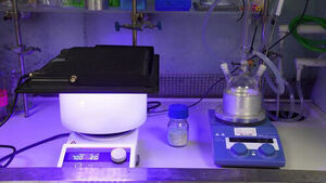 "폐배터리 속 산과 폐플라스틱으로 청정 수소 만든다"