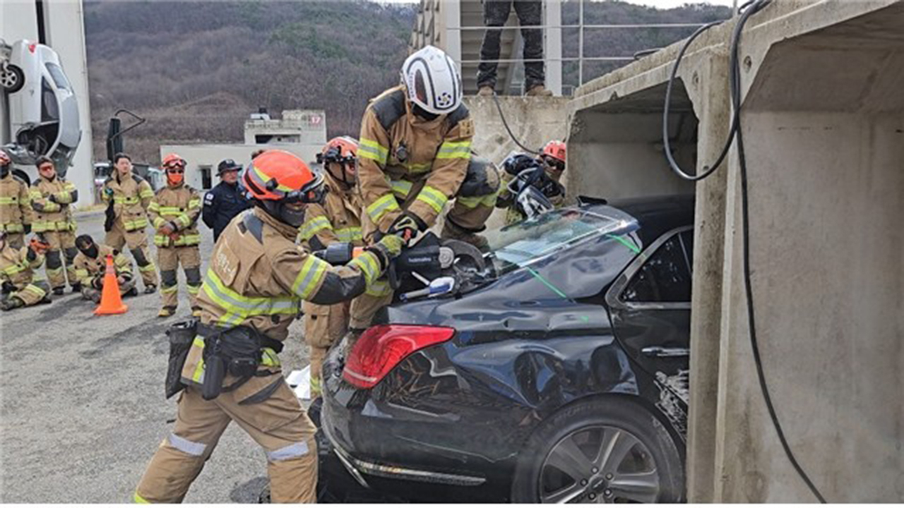 대통령경호처 '특수 차량 사고' 가정한 인명 구조 훈련