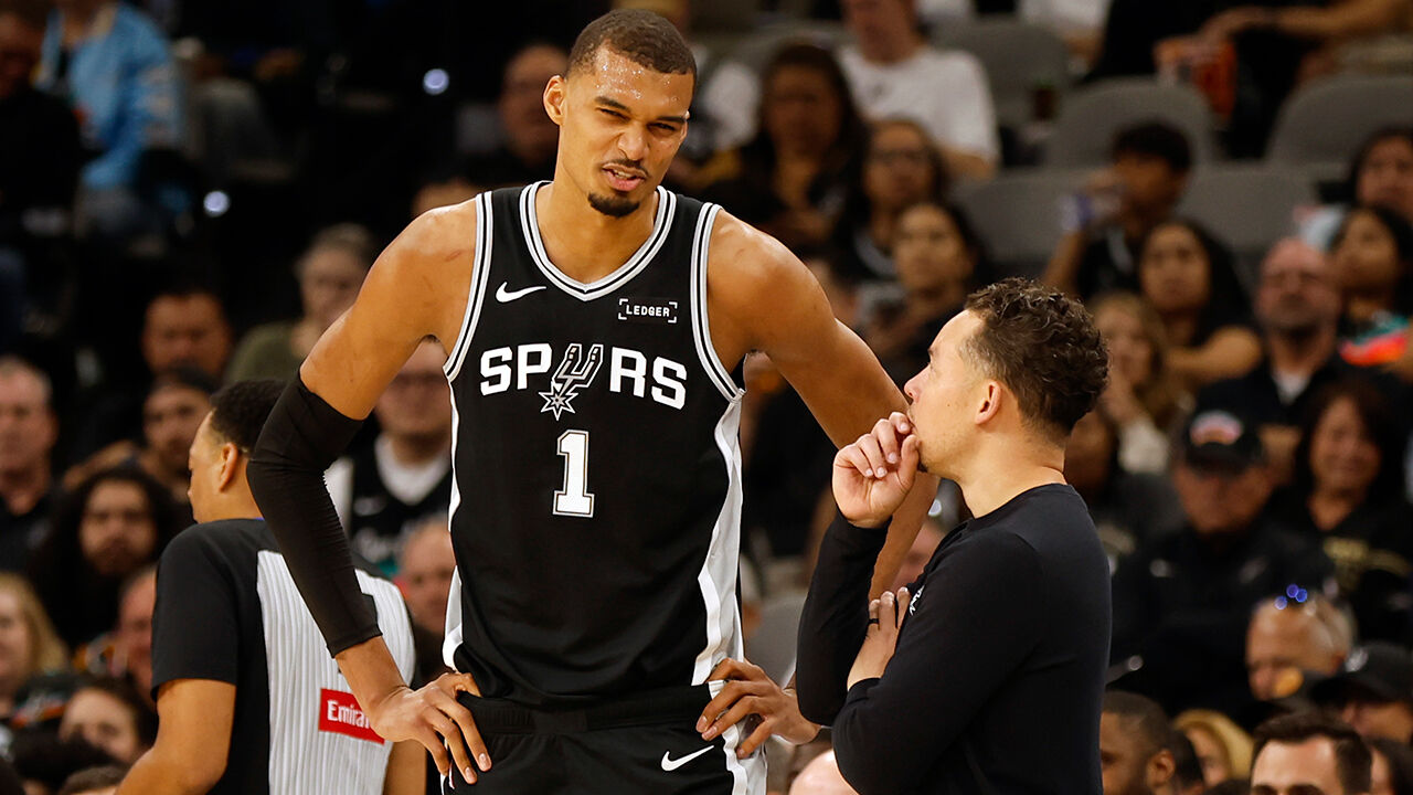 NBA 샌안토니오 웸반야마, 갈비뼈 부상으로 경기 중 교체