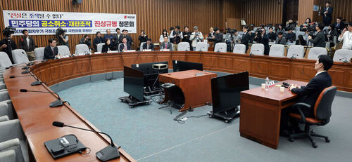 두 세계...청와대와 국회