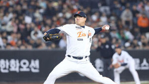 류현진, KBO 역대 최고령&middot;최소 경기 1,500 탈삼진