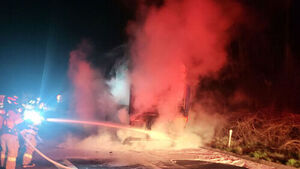 경부고속도로서 유류 실은 탱크로리 화재&hellip;"다친 사람 없어"