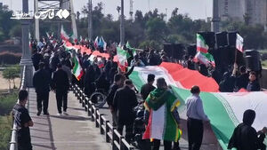 트럼프 폭파 위협에 이란 발전소&middot;다리 앞 '인간 사슬'