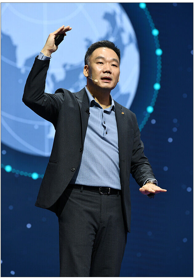 국내 뉴스페이스의 선두 기업 한화그룹 김선 우주사업 총괄 부사장의 강연 모습