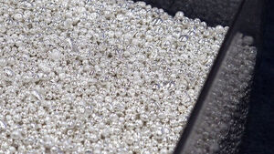 가방 속에 '은 알갱이' 빼곡&hellip;은값 뛰자 '밀수' 기승