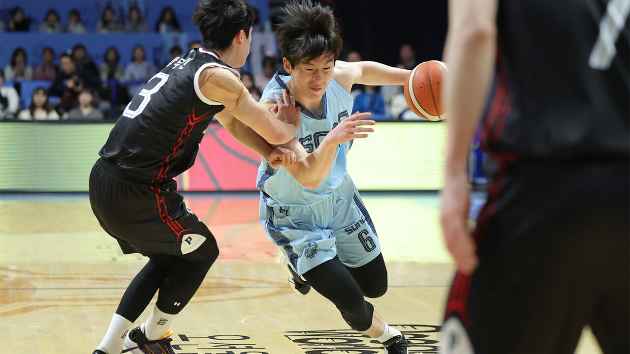 소노 이정현(오른쪽)