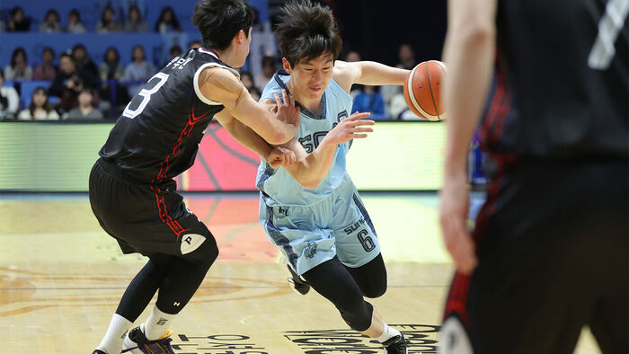 소노 이정현(오른쪽)