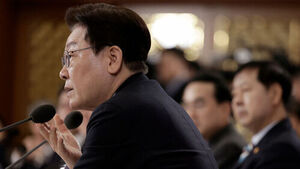 이 대통령 "정규직화 강제 제도, '2년 이하 고용' 결과 낳아"