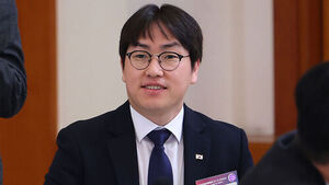 하정우 "고향 기여 나중에"&hellip;부산 차출론 선긋기