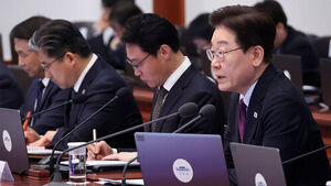 이 대통령 "호르무즈 해협에 발 묶인 선박&middot;선원 안전 귀환 시급"