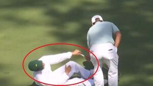 송중기, '깜짝 등장'하더니&hellip;다리 힘 풀려 주저앉은 이유