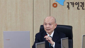 인권위원장, '이주노동자 에어건 분사'에 "철저히 수사&middot;지원"