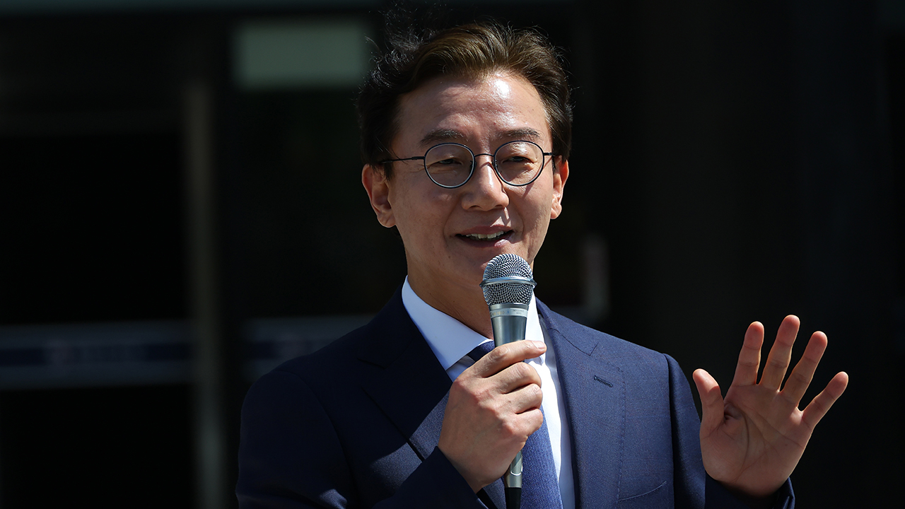 [속보] 민주당, 지선 부산시장 후보에 전재수 확정…이재성에 승리