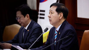 "717만 명 혜택"&hellip;물가 불안에 휴대폰 요금제 개편한다