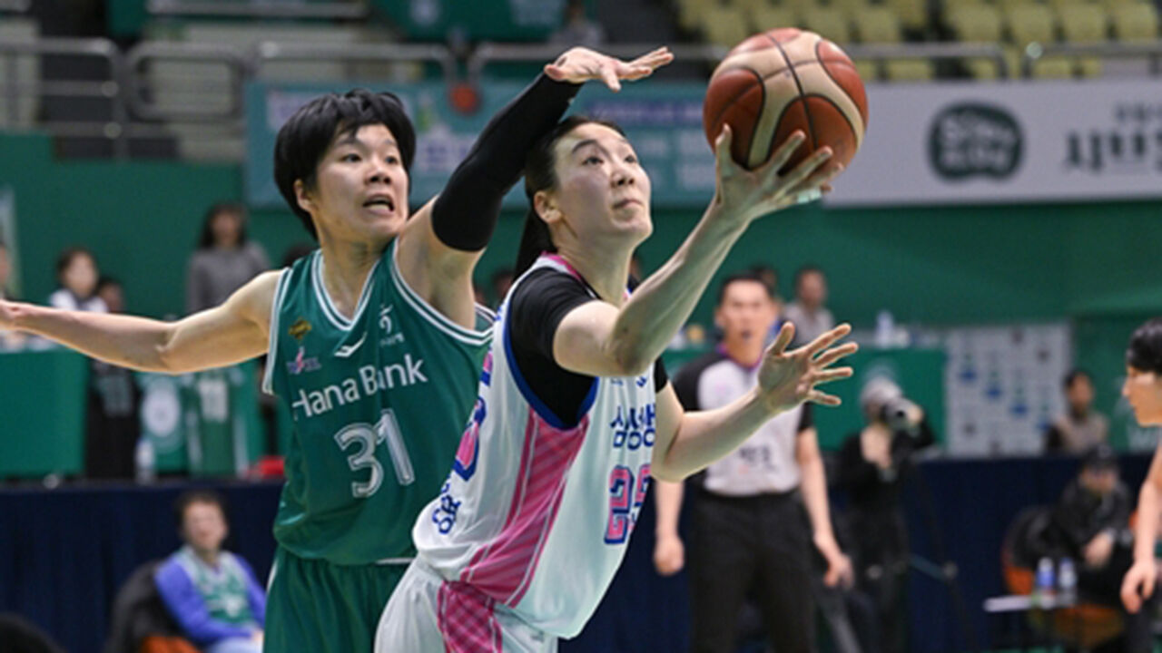 여자 프로농구 하나은행, 삼성생명 꺾고 PO 기선 제압