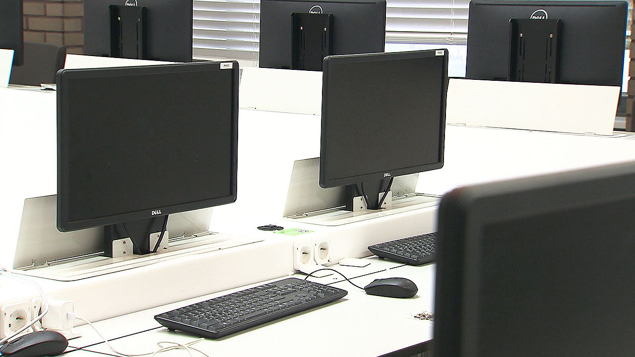 [친절한 경제] 가격 치솟자&hellip;정부 "안 쓰는 PC들 재활용"