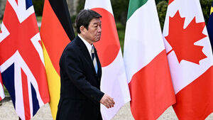 Japan-Iran Foreign Ministers Hold Phone Talks... Japan Requests "Swift Passage" for Vessels
