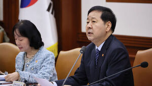 구윤철 "먹구름 가득한 상황&hellip;생활필수품에 최우선 공급 중"