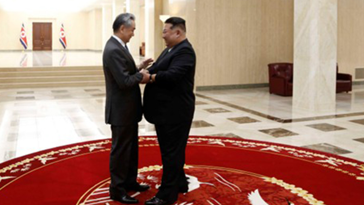 김정은, 왕이에 