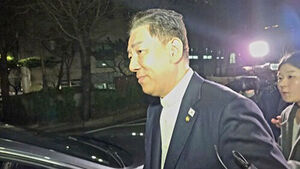 복대 찬 김병기, 6시간 만에 7차 조사 종료&hellip;경찰, 처리 방향 고심