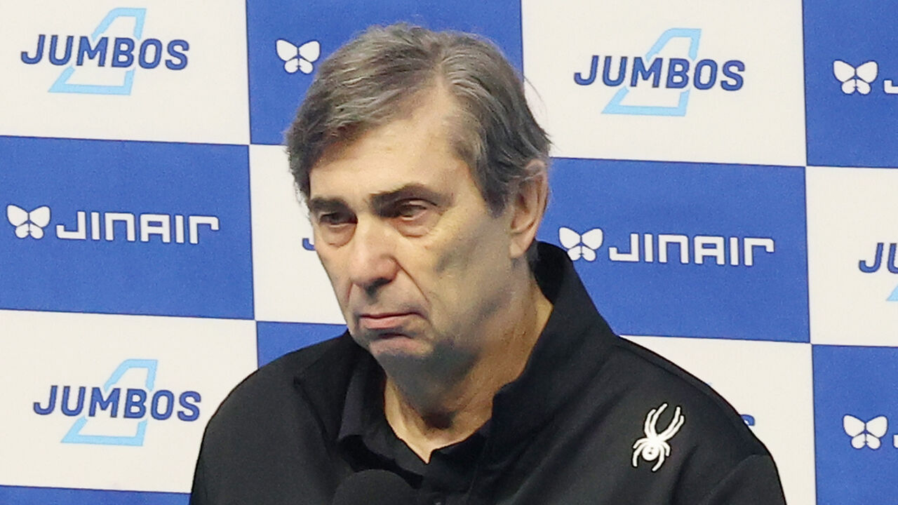 우승 놓친 블랑 감독 "분노 남았지만, 대한항공에 축하"