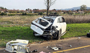 경북 경주서 승용차 가드레일 들이받고 5m 추락&hellip;4명 심정지