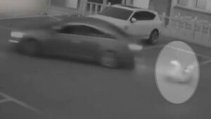 "비켜" 끌려가다 넘어져 뇌진탕&hellip;고작 4000원 때문?