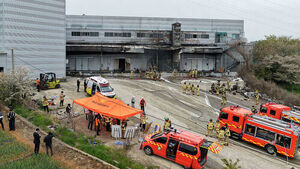 김 총리, 완도 냉동창고 화재 소방관 2명 사망에 "명복 빌어&hellip;안전 보강 힘쓸 것"
