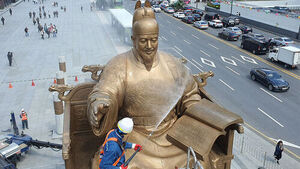 서울시, 광화문 세종대왕&middot;이순신 장군 동상 세척