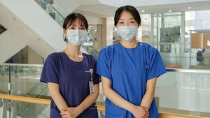 왼쪽 이나영, 오른쪽 김나현 간호사 (해운대백병원 제공)