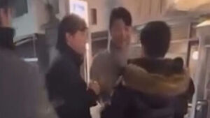 혀 꼬인 채 여성 팬 조롱해댔다&hellip;롯데 최충연 영상 발칵