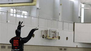 도요타 휴머노이드, 일 프로농구 시합 깜짝 등장&hellip;자유투 성공