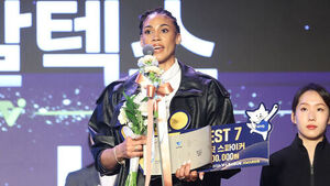 한선수 통산 두 번째 프로배구 MVP 수상&hellip;실바는 8년 만의 외국인 MVP