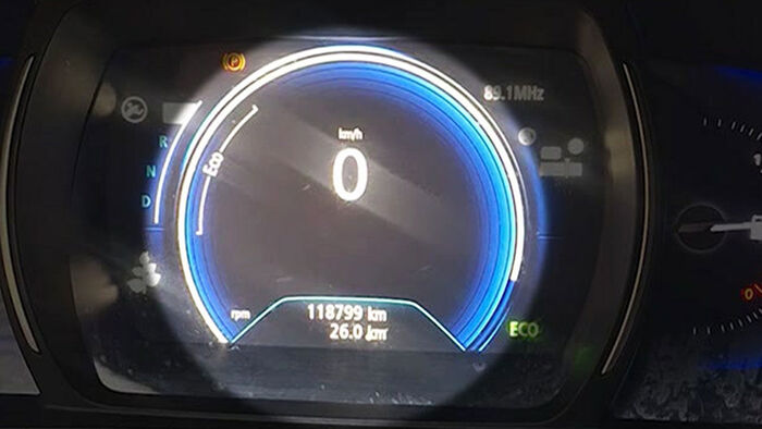 주차 상태서 시동 걸었더니 굉음 내며 RPM 치솟아